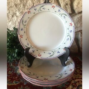 Gibson Designs GRACE 4 Dinner Plates 10 5/8"D Blue Red Floral Scalloped Edge EC